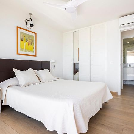 Beachfront -- New Luxury Apartment -- 1ª Linea Playa -- Fuengirola City Center -- Private Parking -- Panoramic Sea Views -- Bagian luar foto