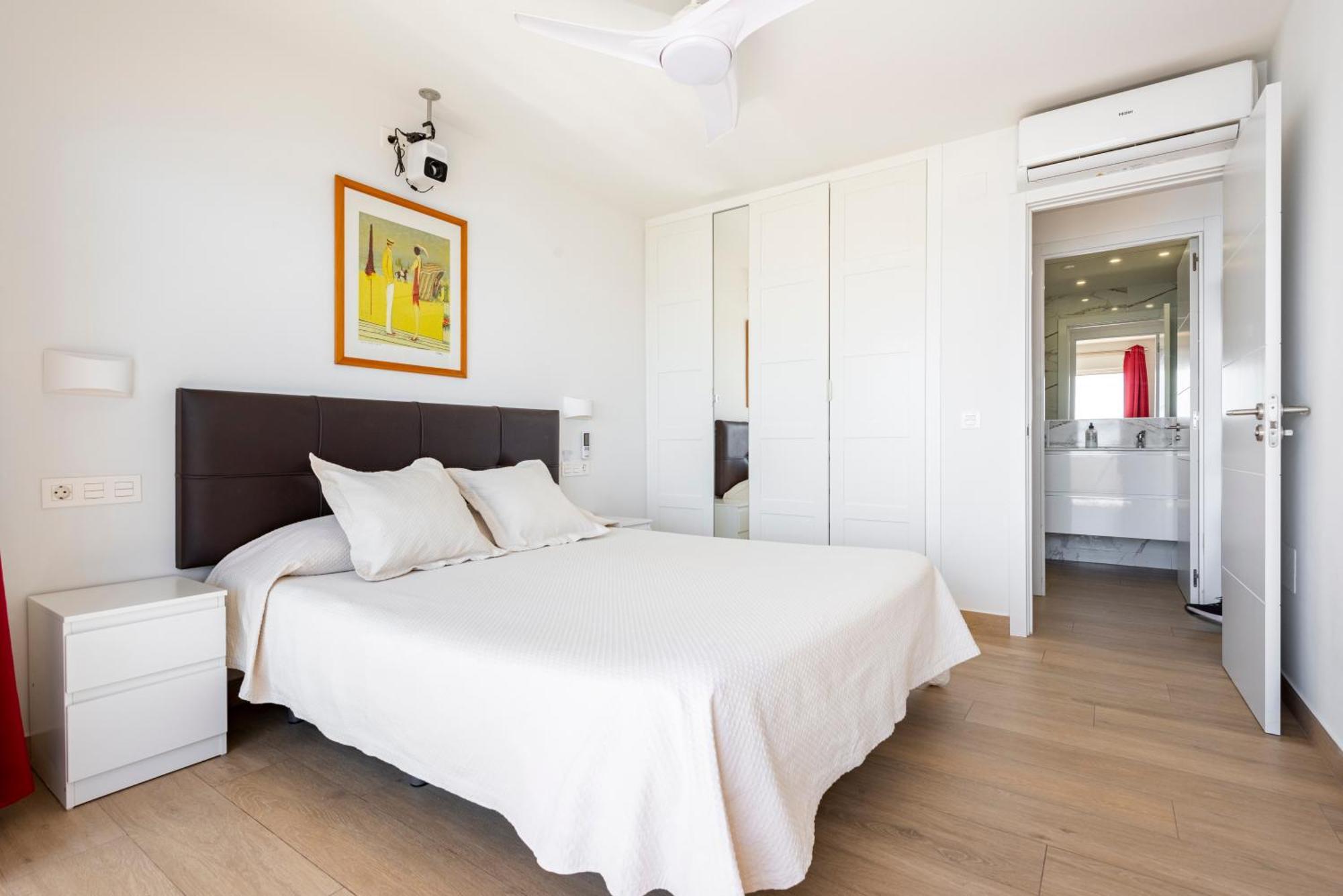 Beachfront -- New Luxury Apartment -- 1ª Linea Playa -- Fuengirola City Center -- Private Parking -- Panoramic Sea Views -- Bagian luar foto