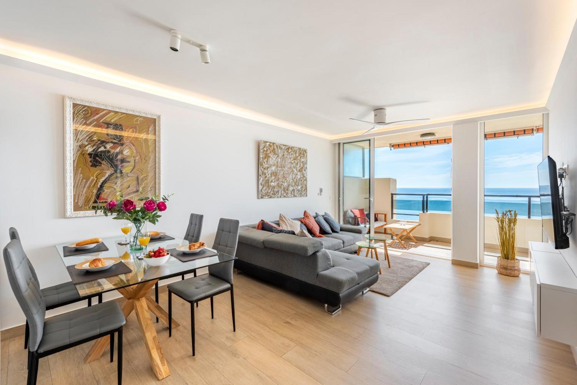 Beachfront -- New Luxury Apartment -- 1ª Linea Playa -- Fuengirola City Center -- Private Parking -- Panoramic Sea Views -- Bagian luar foto
