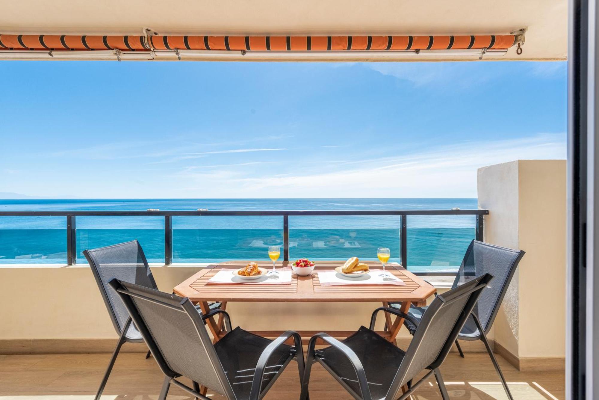 Beachfront -- New Luxury Apartment -- 1ª Linea Playa -- Fuengirola City Center -- Private Parking -- Panoramic Sea Views -- Bagian luar foto