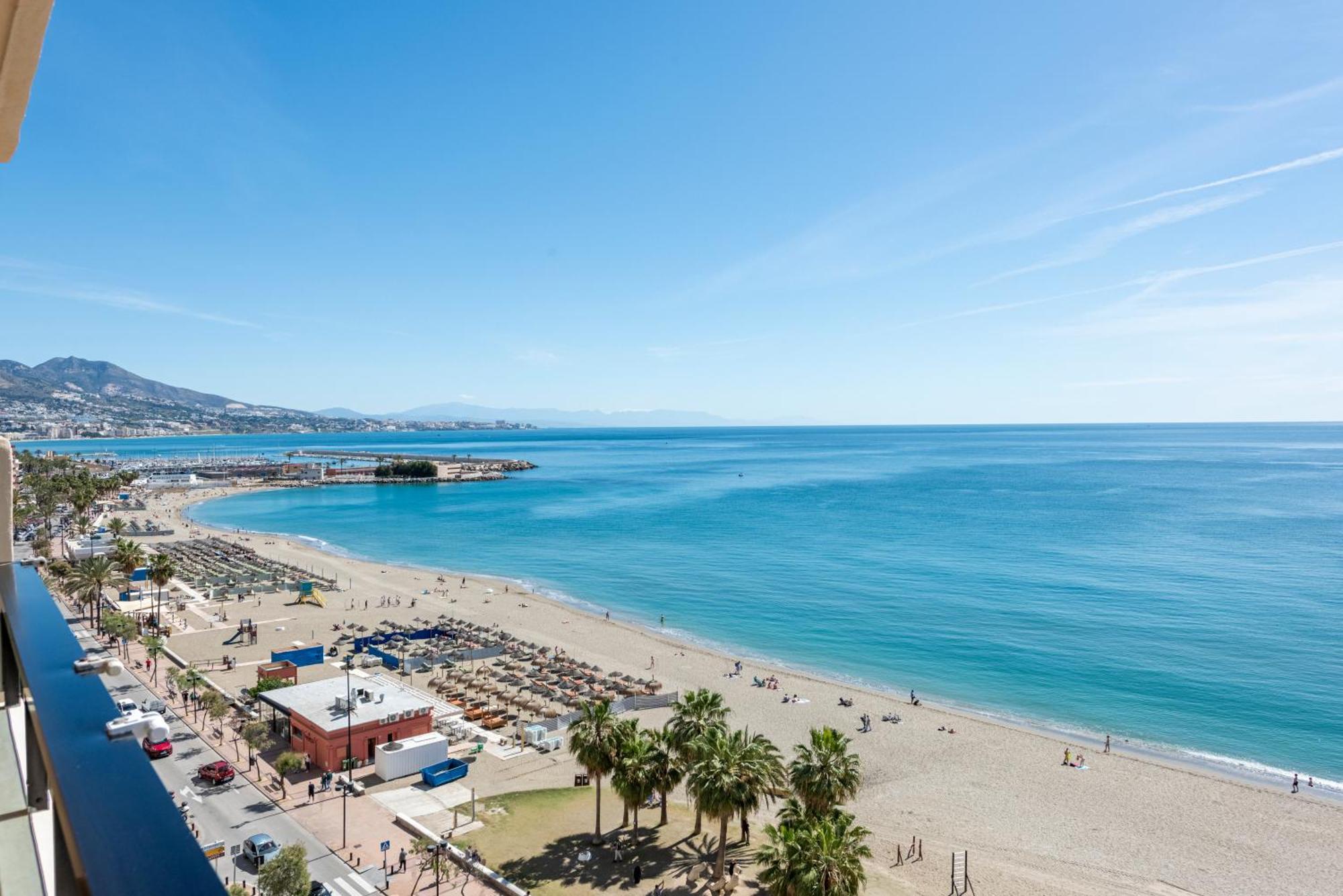 Beachfront -- New Luxury Apartment -- 1ª Linea Playa -- Fuengirola City Center -- Private Parking -- Panoramic Sea Views -- Bagian luar foto